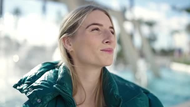 Young Blonde Woman Smiling Confident Showing Braces Park — Vídeo de Stock