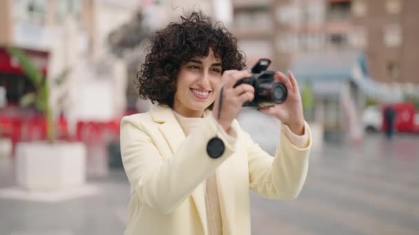 Young Woman Smiling Confident Using Professional Camera Street — Wideo stockowe