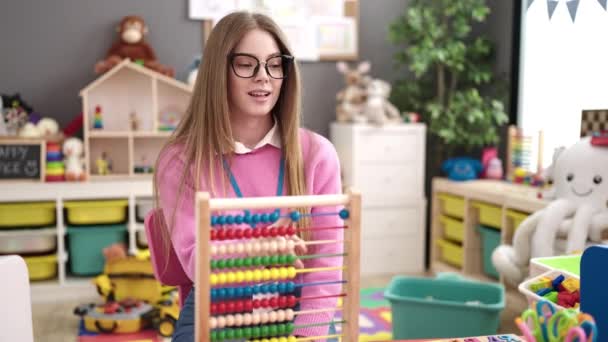 Young Blonde Woman Preschool Teacher Teaching Maths Abacus Kindergarten — Αρχείο Βίντεο