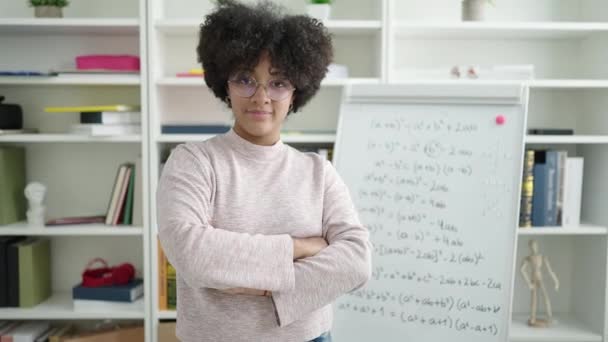Young African American Woman Teacher Teaching Maths Lesson University Classroom — Stock Video