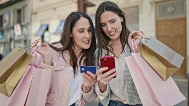 Two Women Going Shopping Using Smartphone Credit Card Street — Stock Video