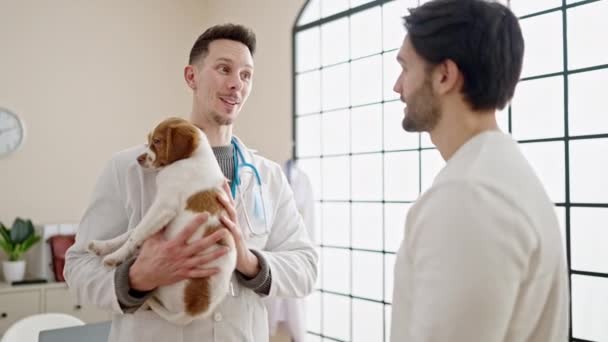 Two Men Petting Dog Speaking Veterinary Clinic — Stock Video