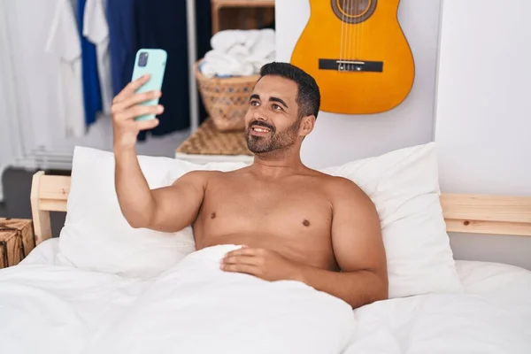 Young Hispanic Man Make Selfie Smartphone Lying Bed Bedroom — Photo