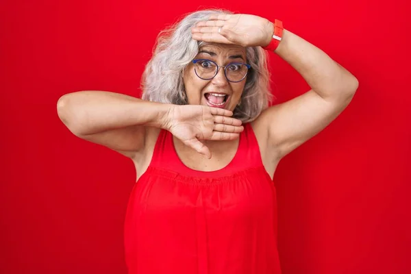 Middle Age Woman Grey Hair Standing Red Background Smiling Cheerful —  Fotos de Stock