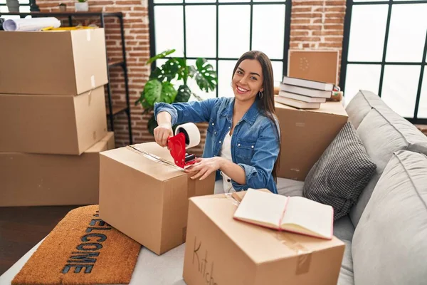 Young Beautiful Hispanic Woman Smiling Confident Packing Cardboard Box New — Stock Photo, Image