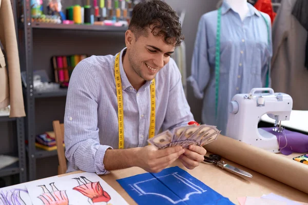 Young Hispanic Man Tailor Smiling Confident Counting Dollars Atelier — Stockfoto
