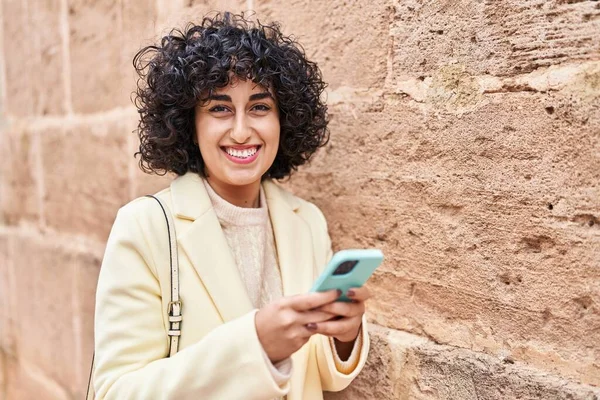 Young Middle East Woman Excutive Smiling Confident Using Smartphone Street — 图库照片