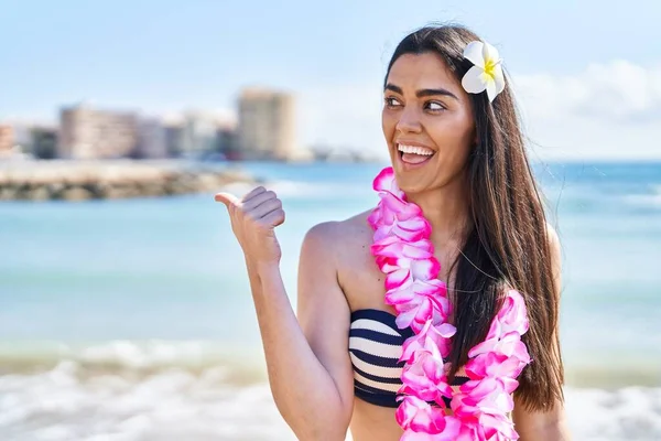 Young Brunette Woman Wearing Bikini Beach Pointing Thumb Side Smiling — ストック写真