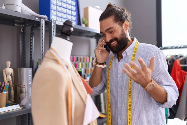 Young Hispanic Man Tailor Talking Smartphone Standing Manikin Atelier — Stock Fotó