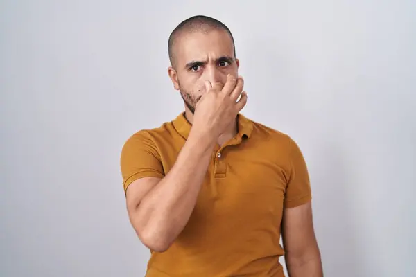 Hispanic Man Beard Standing White Background Smelling Something Stinky Disgusting — Stock Photo, Image
