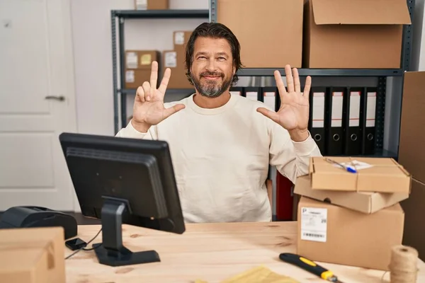 Hombre Guapo Mediana Edad Que Trabaja Comercio Electrónico Pequeñas Empresas — Foto de Stock