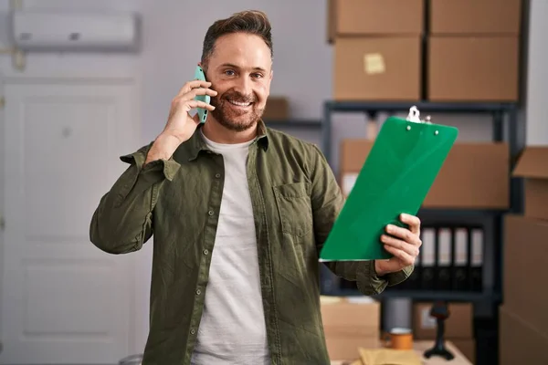 Young Caucasian Man Ecommerce Business Worker Talking Smartphone Reading Document — Stock Photo, Image