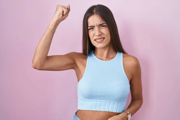 Young Brunette Woman Standing Pink Background Angry Mad Raising Fist — Stock Photo, Image