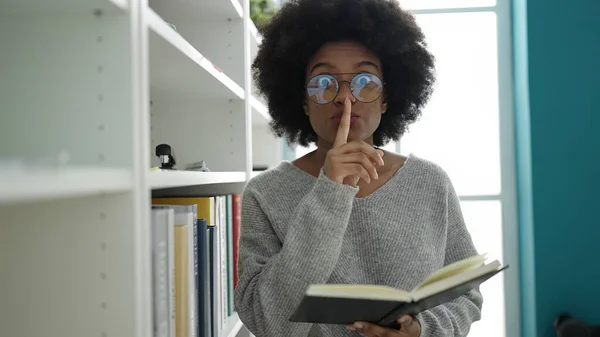 African American Woman Student Reading Book Doing Silence Gesture Library — 图库照片
