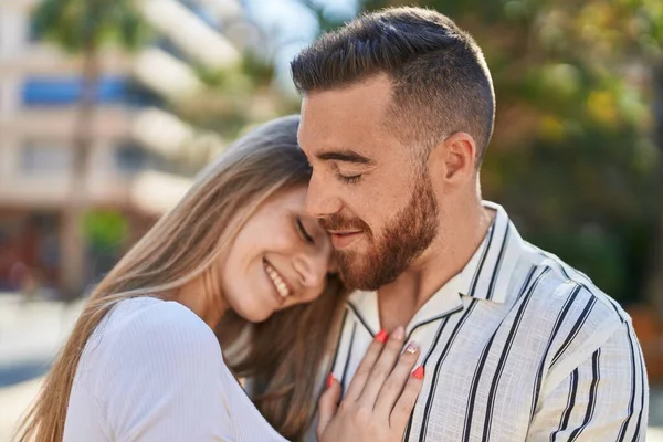 Man Woman Couple Smiling Confident Hugging Each Other Park —  Fotos de Stock