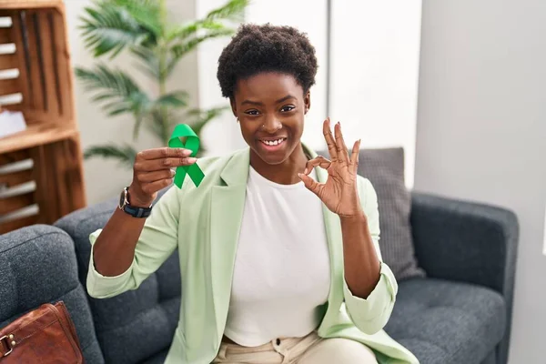 African American Woman Holding Support Green Ribbon Doing Sign Fingers — Stock Photo, Image