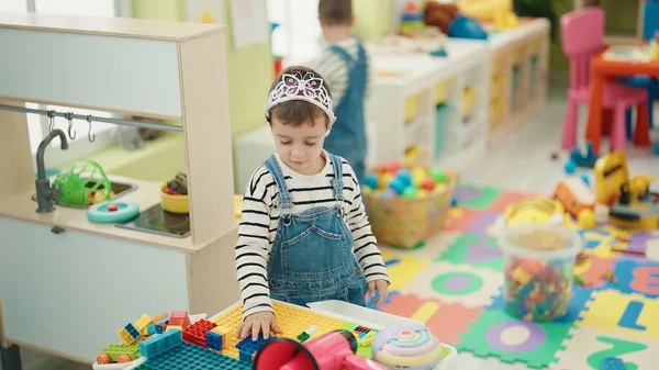 Entzückende Jungen Mit Prinzessinnenkrone Kindergarten — Stockfoto