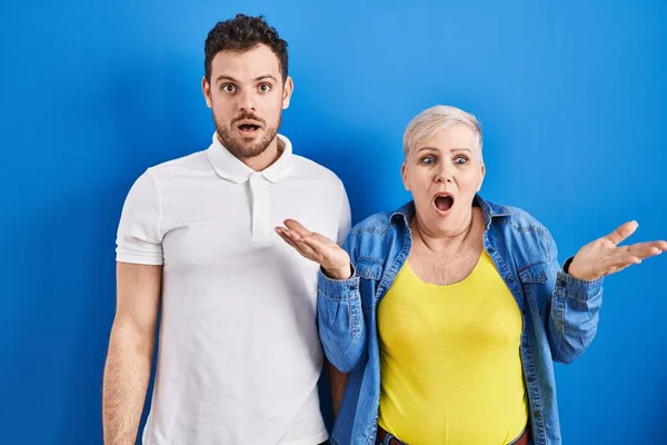 Young Brazilian Mother Son Standing Blue Background Afraid Shocked Surprise — Stock Photo, Image