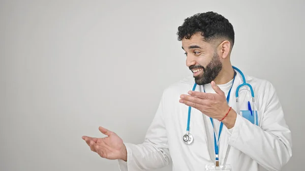 Young Hispanic Man Doctor Smiling Confident Presenting Isolated White Background — ストック写真