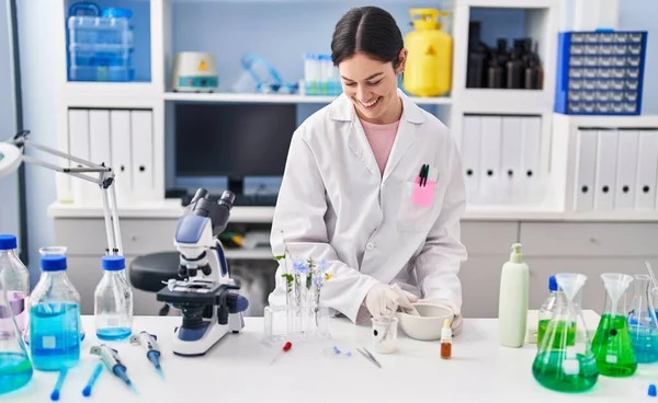 Young Woman Wearing Scientist Uniform Working Laboratory — Zdjęcie stockowe