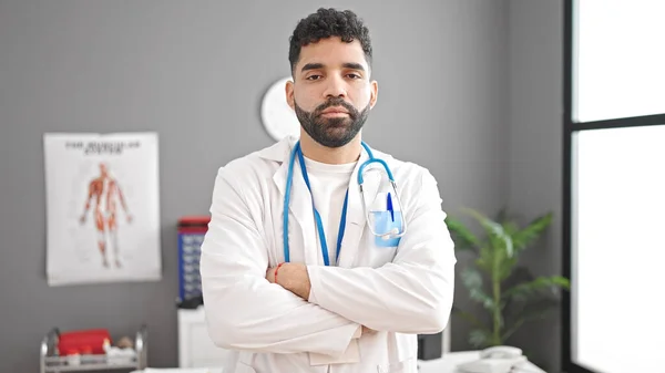 Young Hispanic Man Doctor Standing Serious Expression Arms Crossed Gesture — Stock Photo, Image