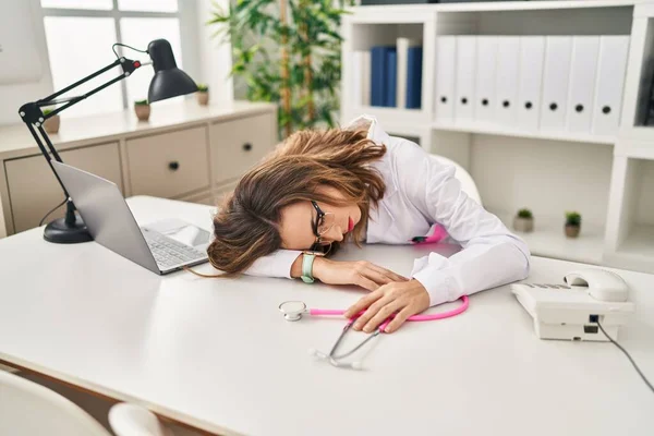 Young Woman Wearing Doctor Uniform Sleeping Head Table Clinic — Stockfoto
