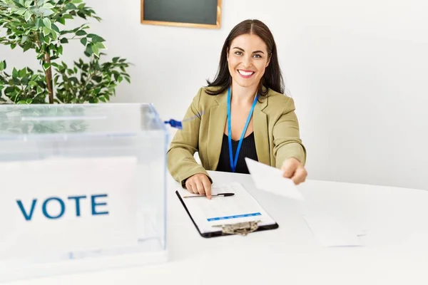 Young Beautiful Hispanic Woman Electoral Table President Holding Vote Paper — Stock Photo, Image