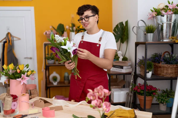 Non Binary Man Florist Holding Bouquet Flowers Flower Shop — Stockfoto