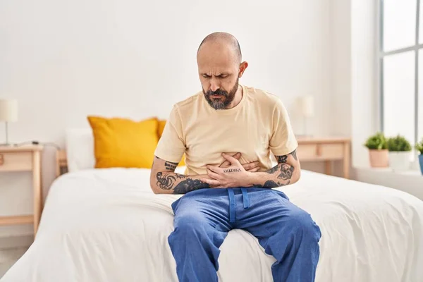 Young Bald Man Suffering Stomach Ache Sitting Bed Bedroom — Stock Photo, Image
