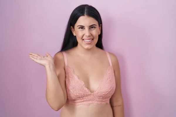 Young Hispanic Woman Wearing Pink Bra Smiling Cheerful Presenting Pointing — Stock Photo, Image
