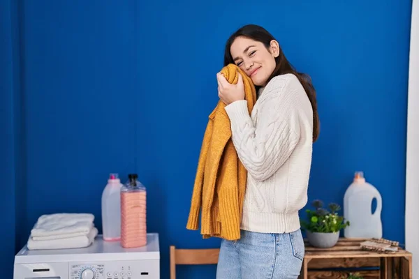 Young Woman Smiling Confident Touching Face Soft Sweater Laundry Room — ストック写真