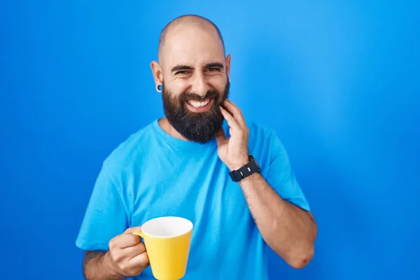 Young Hispanic Man Beard Tattoos Drinking Cup Coffee Touching Mouth — Stock Photo, Image