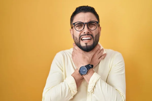 Kıyafetleri Gözlük Takan Spanyol Genç Adam Boğularak Can Çekişiyor Sağlık — Stok fotoğraf