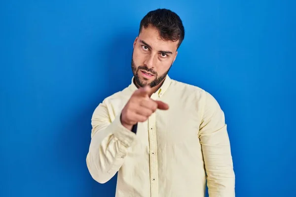 Handsome Hispanic Man Standing Blue Background Pointing Displeased Frustrated Camera — Stock Photo, Image
