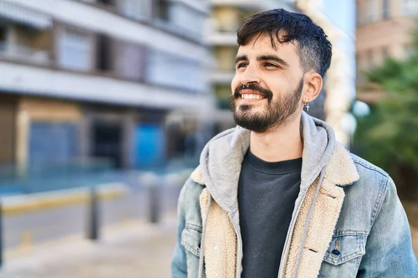Young Hispanic Man Smiling Confident Looking Side Street — Stok fotoğraf