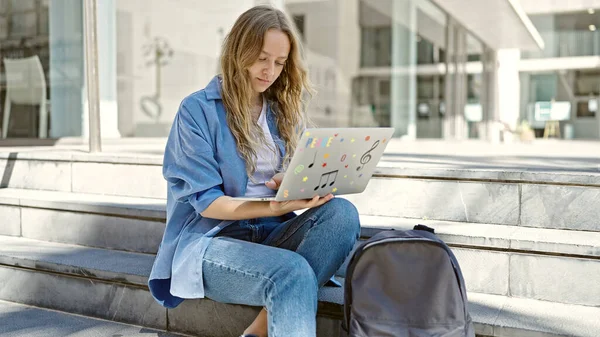 Young Blonde Woman Student Using Laptop Sitting Stairs University — Stock Photo, Image