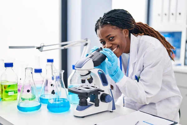 African American Woman Scientist Smiling Confident Using Microscope Laboratory — ストック写真