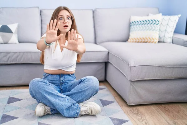 Young Caucasian Woman Sitting Floor Living Room Afraid Terrified Fear — Stock Photo, Image