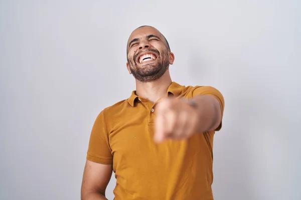 Hispanischer Mann Mit Bart Der Über Weißem Hintergrund Steht Dich — Stockfoto