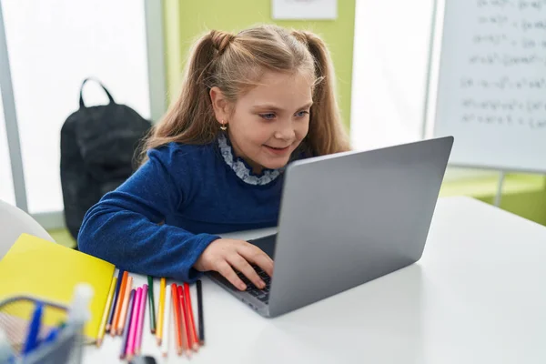 Adorable Blonde Girl Student Using Laptop Sitting Table Classroom — Stockfoto