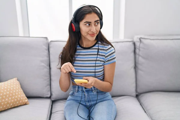 Young Hispanic Girl Listening Music Sitting Sofa Home — Stock Photo, Image