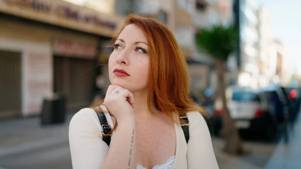 Young Redhead Woman Standing Doubt Expression Street — Stock Photo, Image