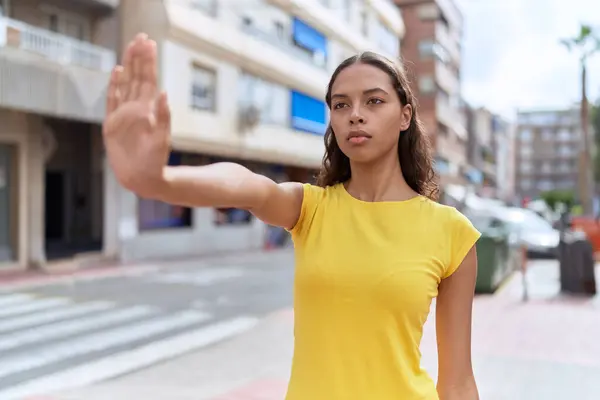 Young African American Woman Doing Stop Gesture Hand Street — Stock fotografie