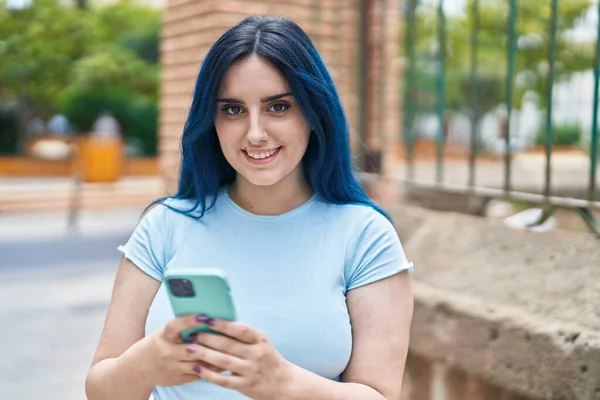 Young Caucasian Woman Smiling Confident Using Smartphone Street — Stock Photo, Image