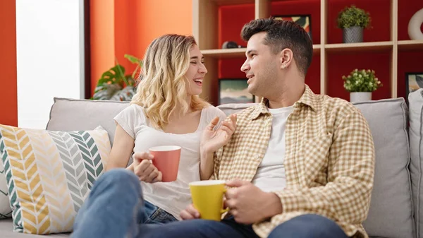 Man Woman Couple Sitting Sofa Drinking Coffee Home — Stockfoto