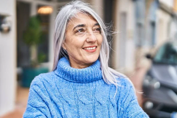 Middle Age Grey Haired Woman Smiling Confident Looking Side Street —  Fotos de Stock
