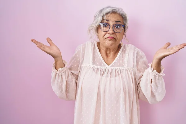 Middle Age Woman Grey Hair Standing Pink Background Clueless Confused —  Fotos de Stock