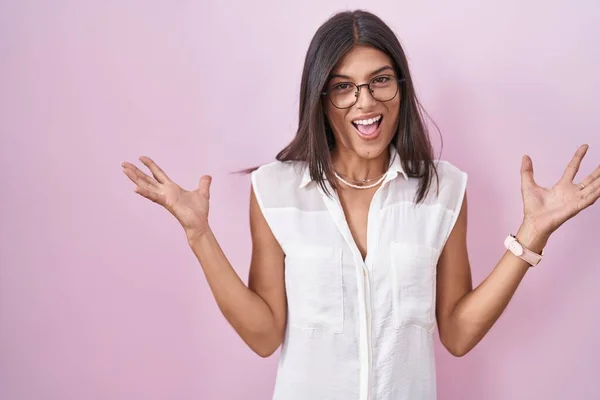 Brunette Young Woman Standing Pink Background Wearing Glasses Celebrating Crazy — Stock Photo, Image