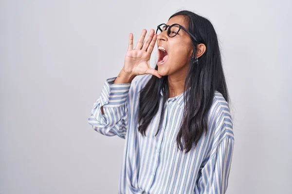 Young Hispanic Woman Wearing Glasses Shouting Screaming Loud Side Hand — Stock Photo, Image