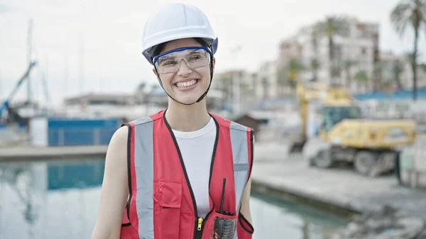 Young Beautiful Hispanic Woman Builder Smiling Confident Standing Seaside — Stock Photo, Image